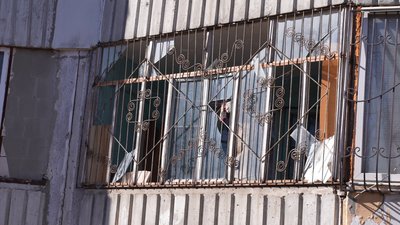 Херсон, обстріли, атаки РФ, поранена жінка