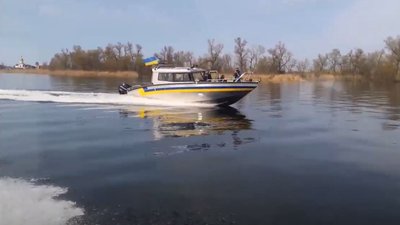 У Херсоні поліцейські врятували рибалку, який заснув у повному води човні