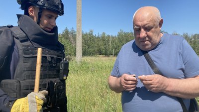 День з саперами: як розміновують деокуповані села на Харківщині — репортаж День з саперами: як розміновують деокуповані села на Харківщині — репортаж