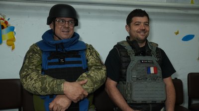 Французи печуть хліб для українців