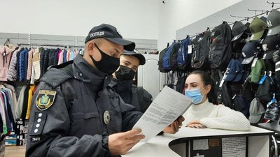 Перевірили 100 магазинів, порушень не виявили. На Херсонщині працюють COVID-патрулі Перевірили 100 магазинів, порушень не виявили. На Херсонщині працюють COVID-патрулі