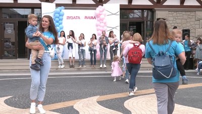 Подвійне щастя: у Рівному відбувся парад двійнят та близнят