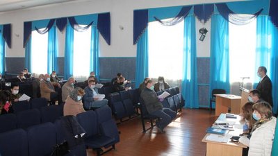 Кілометри марлі, волонтери, безкоштовні маски: фоторепортаж із Сарненщини Кілометри марлі, волонтери, безкоштовні маски: фоторепортаж із Сарненщини