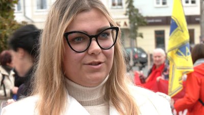 Вероніки приїхала на акцію "Поверніть Героїв додому" зі Старокостянтинова. Її родич безвісти зник в грудні 2022 на Луганському напрямку, 13 жовтня 2023, Хмельницький Вероніки приїхала на акцію "Поверніть Героїв додому" зі Старокостянтинова. Її родич безвісти зник в грудні 2022 на Луганському напрямку, 13 жовтня 2023, Хмельницький