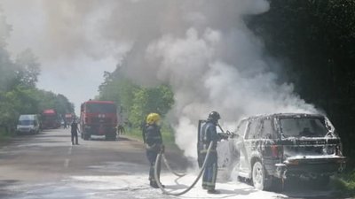 Загорівся на ходу: на Рівненщині повністю згорів "Range Rover" Загорівся на ходу: на Рівненщині повністю згорів "Range Rover"