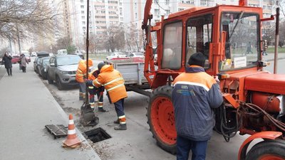 У Києві прогнозують дощ зі снігом. Чергують дорожні служби