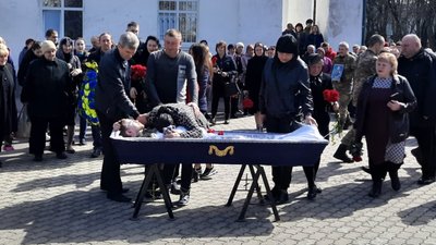 На Сумщині поховали українського захисника Владислава Волинського На Сумщині поховали українського захисника Владислава Волинського
