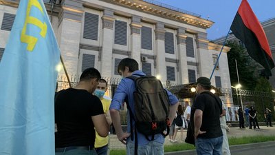 Під посольством Росії у Києві пройшла акція українських патріотів Під посольством Росії у Києві пройшла акція українських патріотів