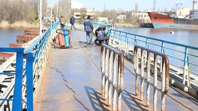 У Миколаєві після ремонту відкрили понтонний міст У Миколаєві після ремонту відкрили понтонний міст
