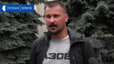 «Руки геть від патріотів»: у Чернігові пройшов мітинг під обласним управлінням поліції. РЕПОРТАЖ «Руки геть від патріотів»: у Чернігові пройшов мітинг під обласним управлінням поліції. РЕПОРТАЖ