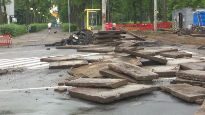 «Безшумні рейки». У Дніпрі ремонтують трамвайні колії в центрі міста «Безшумні рейки». У Дніпрі ремонтують трамвайні колії в центрі міста