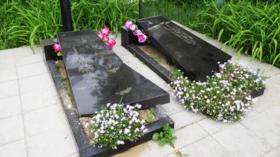 На одному з кладовищ Житомирщини 17-річний хлопець зруйнував понад 40 пам’ятників – юнакові оголосили про підозру На одному з кладовищ Житомирщини 17-річний хлопець зруйнував понад 40 пам’ятників – юнакові оголосили про підозру