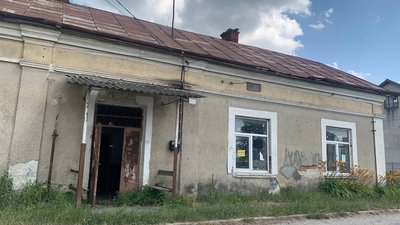 Американські волонтери вивчають стан будівель, де могли б жити переселенці
