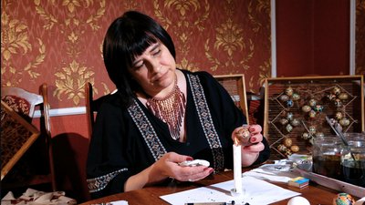 "40 клинців". Як розписати буковинську писанку — інструкція від буковинської майстрині "40 клинців". Як розписати буковинську писанку — інструкція від буковинської майстрині