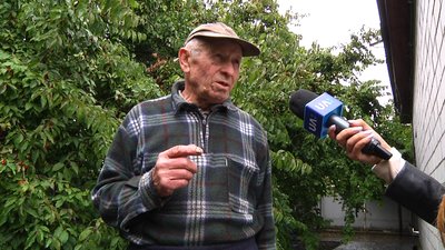 Житомирянин Олександр Губар вирощує дерева кизилу. У нього їх понад 30 Житомирянин Олександр Губар вирощує дерева кизилу. У нього їх понад 30