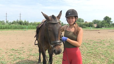 Біля Полтави діти займаються кінним спортом Біля Полтави діти займаються кінним спортом