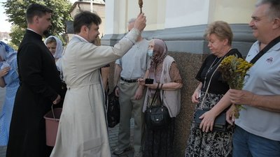 Освячували фрукти, квіти та випічку: у Вінниці віряни відзначають Преображення Господнє Освячували фрукти, квіти та випічку: у Вінниці віряни відзначають Преображення Господнє