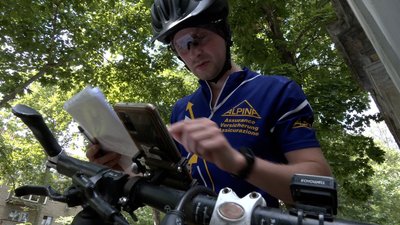 За день миколаївські веловолонтери привозять гуманітарну допомогу трьомстам людям