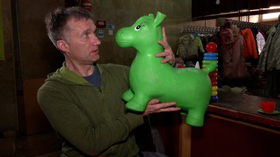 Рівненський театр ляльок збирає іграшки для дітей переселенців