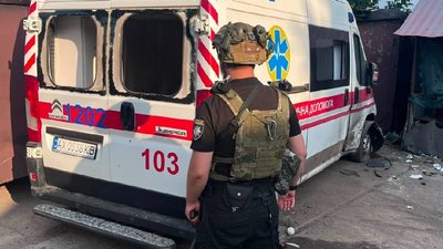 Пошкоджене авто швидкої