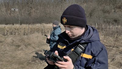 На Полтавщині рятувальники вчаться керувати дронами: для чого будуть використовувати На Полтавщині рятувальники вчаться керувати дронами: для чого будуть використовувати