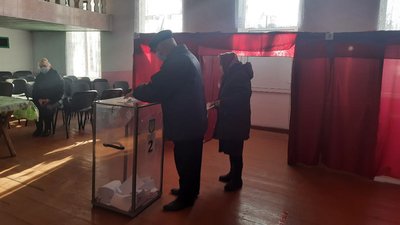 Позачергові вибори на Вінниччині: у Липовці обирають міського голову Позачергові вибори на Вінниччині: у Липовці обирають міського голову