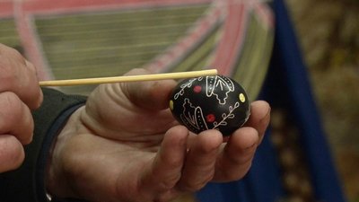 "Писали писанки ще тоді, коли не винайшли міді": народний майстер про писанкарство "Писали писанки ще тоді, коли не винайшли міді": народний майстер про писанкарство