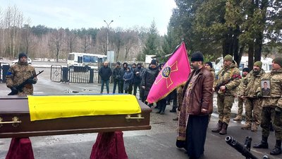 У Сумах перепоховали військового Олександра Кірсанова, що загинув минулого року на Луганщині У Сумах перепоховали військового Олександра Кірсанова, що загинув минулого року на Луганщині