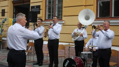 1 вересня у школах Чернівців: як відбувалися святкові лінійки