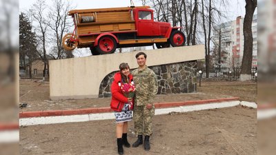 Чергування довжиною в півтора місяця: історія фельдшерки, яка рятувала людей з-під завалів на Чорновола Чергування довжиною в півтора місяця: історія фельдшерки, яка рятувала людей з-під завалів на Чорновола