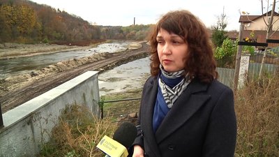 Вперше за 42 роки чистять русло річки – житомирські комунальники розчищають Тетерів Вперше за 42 роки чистять русло річки – житомирські комунальники розчищають Тетерів