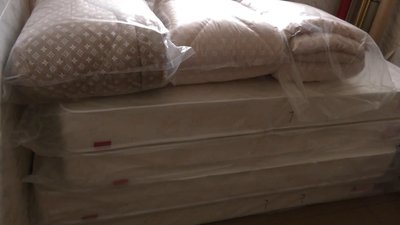 Їжа, одяг та ліки: як у Франківську студенти-волонтери допомагають переселенцям Їжа, одяг та ліки: як у Франківську студенти-волонтери допомагають переселенцям