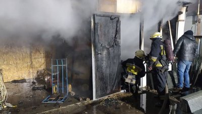 Вогнеборці ліквідували пожежу в складському приміщенні у Дніпрі