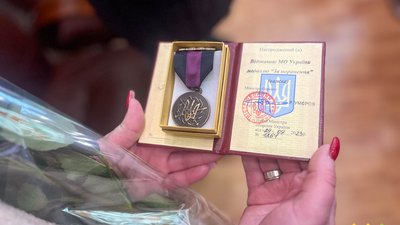 Отримали поранення на полі бою: у Житомирі трьом десантникам вручили нагороди Отримали поранення на полі бою: у Житомирі трьом десантникам вручили нагороди