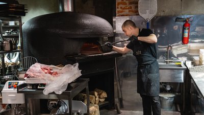 Більше трьох тисяч обідів. Дніпровський ресторан готує їжу для військовослужбовців Більше трьох тисяч обідів. Дніпровський ресторан готує їжу для військовослужбовців