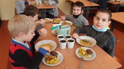 Без ковбаси та консервантів: що зміниться в їдальнях сумських шкіл після нового року Без ковбаси та консервантів: що зміниться в їдальнях сумських шкіл після нового року