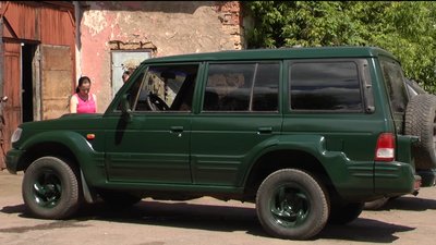 Рехтують, фарбують і повертають назад у зону ООС - вінницькі майстри ремонтують автівки з передової Рехтують, фарбують і повертають назад у зону ООС - вінницькі майстри ремонтують автівки з передової