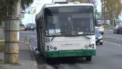 Скасували останній рейс тролейбуса, який курсує з Луцька до приміського села. Що кажуть пасажири Скасували останній рейс тролейбуса, який курсує з Луцька до приміського села. Що кажуть пасажири