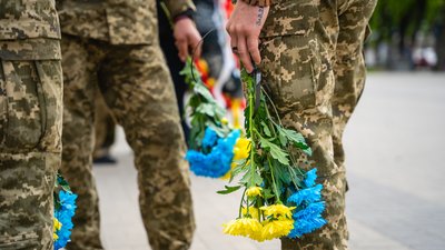У Дніпрі попрощалися з загиблим десантником Михайлом Новіковим У Дніпрі попрощалися з загиблим десантником Михайлом Новіковим