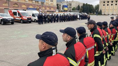 На Харківщину приїхали 150 рятувальників з інших регіонів — вони працюватимуть на деокупованих територіях На Харківщину приїхали 150 рятувальників з інших регіонів — вони працюватимуть на деокупованих територіях