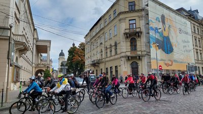 У Львові влаштували благодійний велопробіг на підтримку Збройних сил У Львові влаштували благодійний велопробіг на підтримку Збройних сил