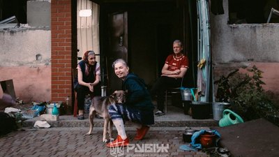 Місцеві жителі у Добропілля, літо 2026 року