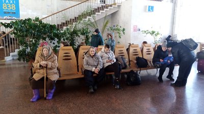 Більше 500 людей евакуювалися потягом із Житомира до Львова Більше 500 людей евакуювалися потягом із Житомира до Львова