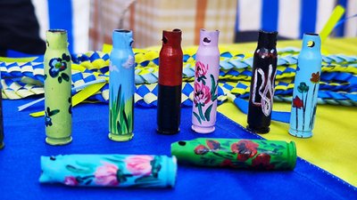 Польова кухня, вироби майстрів, речі з фронту: у Луцьку – благодійний ярмарок на підтримку ЗСУ Польова кухня, вироби майстрів, речі з фронту: у Луцьку – благодійний ярмарок на підтримку ЗСУ
