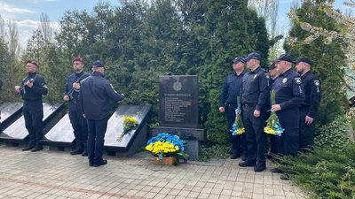 37 роковини аварії на ЧАЕС: поліція Київщини вшанувала загиблих ліквідаторів