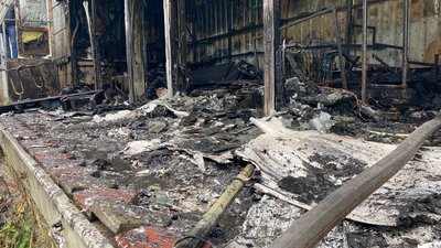 У Харкові на Салтівці сталася пожежа: горіли магазини — фото У Харкові на Салтівці сталася пожежа: горіли магазини — фото