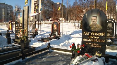 У Житомирі встановили ще дві камери відеоспостереження на військовому кладовищі