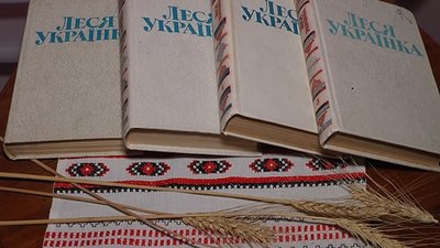 Бібліотека на Миколаївщині організувала поетичний батл до 150-річчя Лесі Українки Бібліотека на Миколаївщині організувала поетичний батл до 150-річчя Лесі Українки
