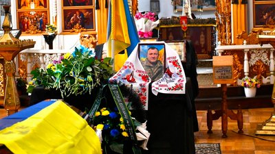 На щиті: у Ніжині прощалися з сержантом Сергієм Кулинком На щиті: у Ніжині прощалися з сержантом Сергієм Кулинком