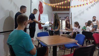 13 дітей, які виховуються у будинках сімейного типу, завершили навчання в проєкті "Незламні постаті Житомирщини"